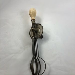 Rare antique A&J beater with wire spring knob and wood handle 1923